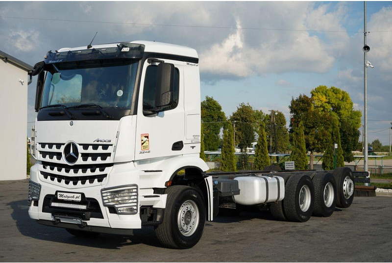Mercedes-Benz AROCS 3248 / 8X4 / TRIDEM / RAMA POD ZABUDOWE 8 M / OŚ SKRETNA I - Cab chassis truck: picture 3 Mercedes-Benz AROCS 3248 / 8X4 / TRIDEM / RAMA POD ZABUDOWE 8 M / OŚ SKRETNA I - Cab chassis truck: picture 3