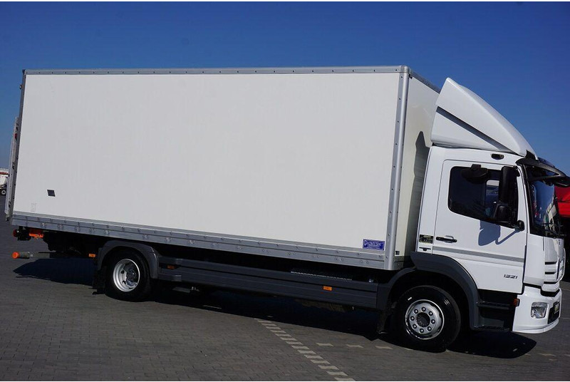 Mercedes-Benz ATEGO / 1221 / ACC / EURO 6 / KONTENER + WINDA / 17 PALET - Box truck: picture 4 Mercedes-Benz ATEGO / 1221 / ACC / EURO 6 / KONTENER + WINDA / 17 PALET - Box truck: picture 4