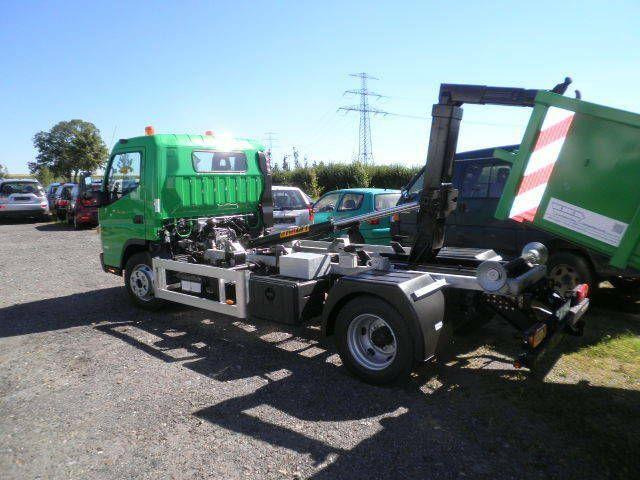 Mitsubishi Fuso Canter 7C15 - Hook lift truck: picture 3 Mitsubishi Fuso Canter 7C15 - Hook lift truck: picture 3