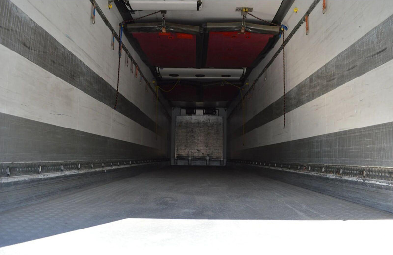 Schmitz Cargobull SKO 24REFRIGERATOR + LIFT ROLLER SHUTTER CARRIER VECTOR 1850Mtº - Refrigerator semi-trailer: picture 3 Schmitz Cargobull SKO 24REFRIGERATOR + LIFT ROLLER SHUTTER CARRIER VECTOR 1850Mtº - Refrigerator semi-trailer: picture 3