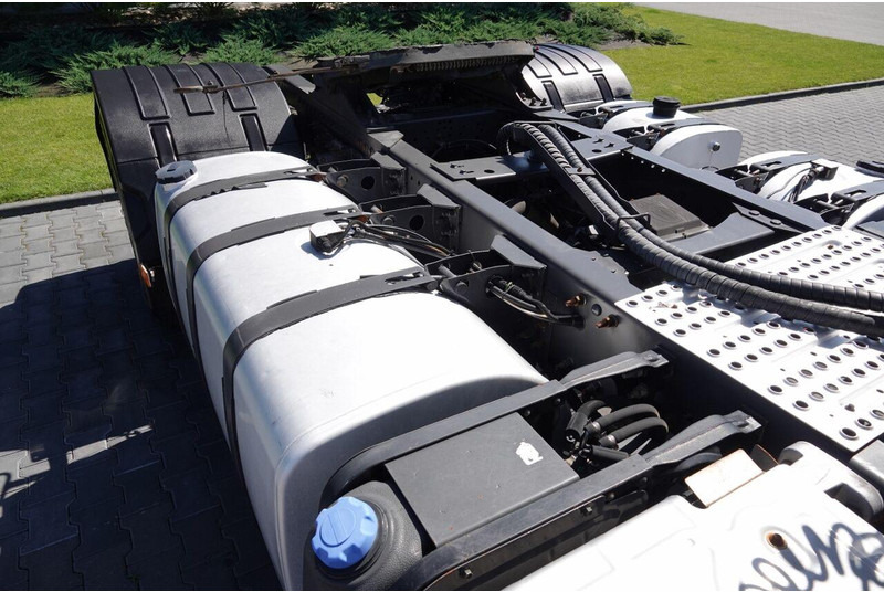 Tractor unit Volvo FH 460 / GLOBETROTTER / HYDRAULIKA / EURO 5 / SPROWADZONY: picture 18 Tractor unit Volvo FH 460 / GLOBETROTTER / HYDRAULIKA / EURO 5 / SPROWADZONY: picture 18