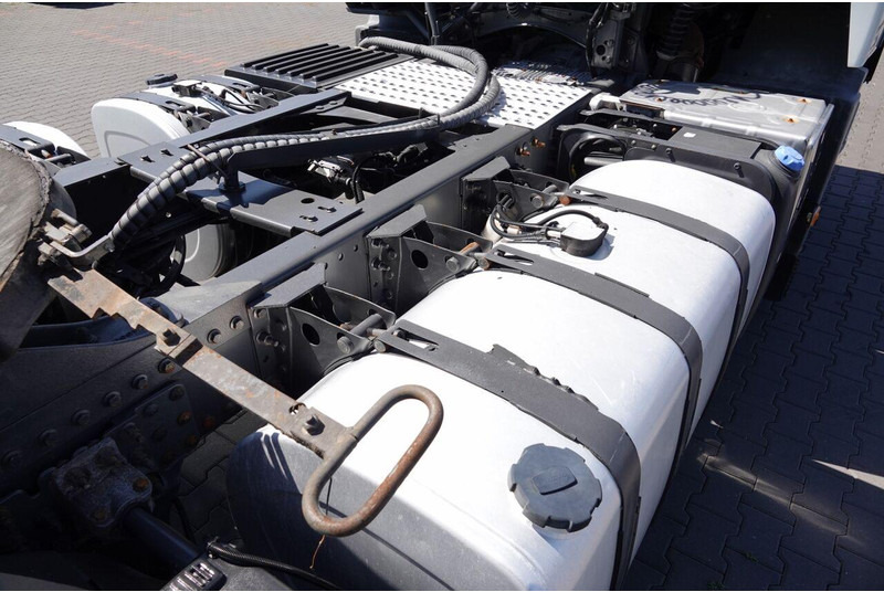 Tractor unit Volvo FH 460 / GLOBETROTTER / HYDRAULIKA / EURO 5 / SPROWADZONY: picture 17 Tractor unit Volvo FH 460 / GLOBETROTTER / HYDRAULIKA / EURO 5 / SPROWADZONY: picture 17