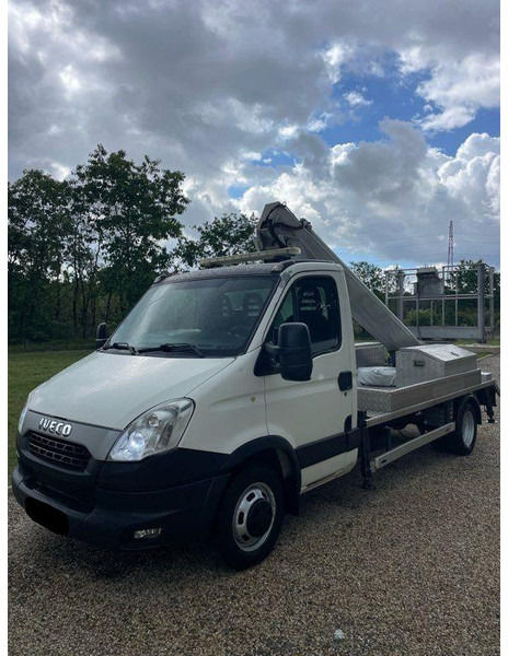 Iveco Lifting basket 16 m - Van: picture 1 Iveco Lifting basket 16 m - Van: picture 1