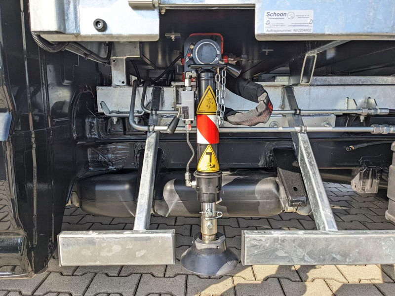Leasing of Volkswagen Crafter 50 - Flatbed truck + crane Volkswagen Crafter 50 - Flatbed truck + crane: picture 9 Leasing of Volkswagen Crafter 50 - Flatbed truck + crane Volkswagen Crafter 50 - Flatbed truck + crane: picture 9