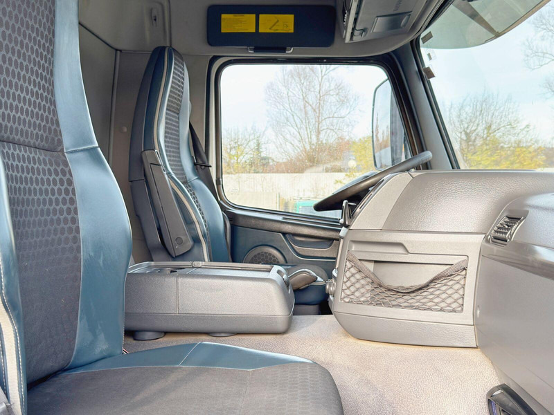 Tipper, Crane truck Volvo FMX 460: picture 11