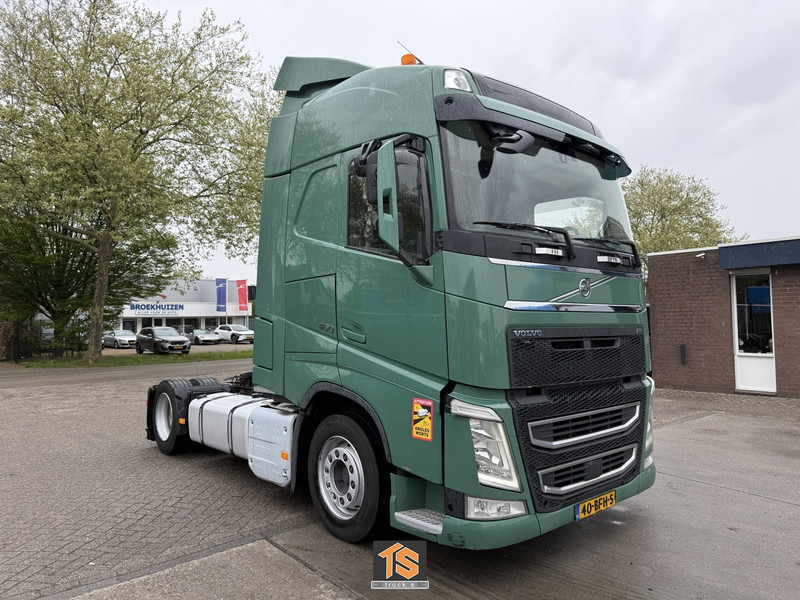 Volvo FH 460 - 2 TANKS - NL TOP TRUCK - HEBESATTEL - LIFTING FIFTH WHEEL - TUV 9/25 - Tractor unit: picture 3 Volvo FH 460 - 2 TANKS - NL TOP TRUCK - HEBESATTEL - LIFTING FIFTH WHEEL - TUV 9/25 - Tractor unit: picture 3