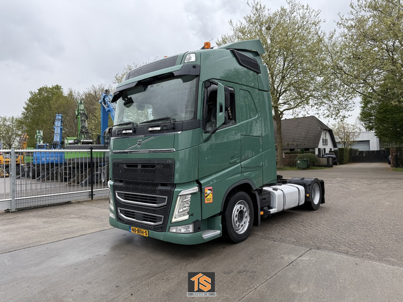 Volvo FH 460 - 2 TANKS - NL TOP TRUCK - HEBESATTEL - LIFTING FIFTH WHEEL - TUV 9/25 - Tractor unit: picture 1 Volvo FH 460 - 2 TANKS - NL TOP TRUCK - HEBESATTEL - LIFTING FIFTH WHEEL - TUV 9/25 - Tractor unit: picture 1
