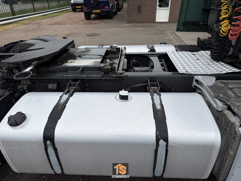 Volvo FH 460 - 2 TANKS - NL TOP TRUCK - HEBESATTEL - LIFTING FIFTH WHEEL - TUV 9/25 - Tractor unit: picture 5 Volvo FH 460 - 2 TANKS - NL TOP TRUCK - HEBESATTEL - LIFTING FIFTH WHEEL - TUV 9/25 - Tractor unit: picture 5