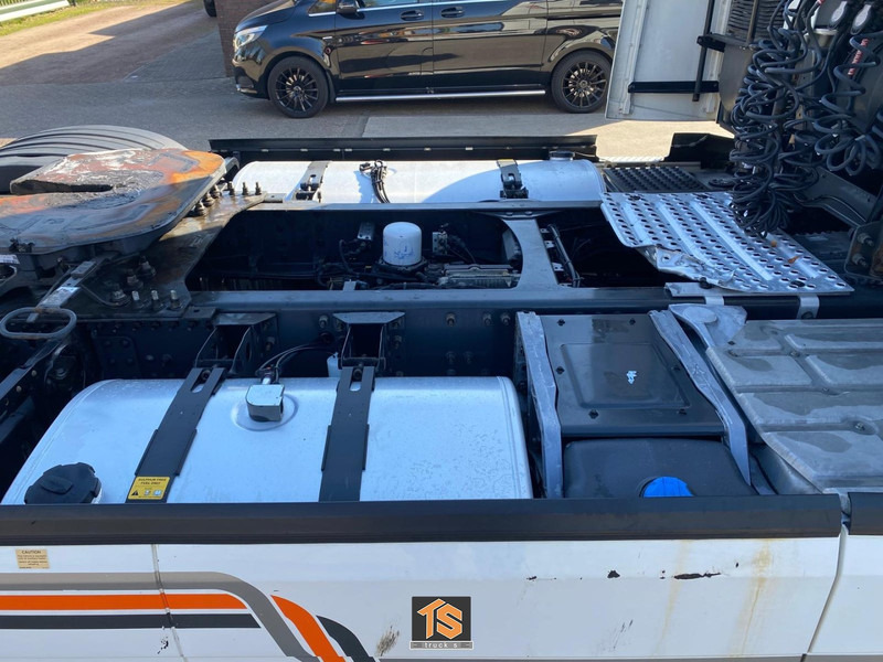 Volvo FH 460 - I-PARK COOL - AUTOMATIC - 2 TANKS - NL TOP TRUCK! - Tractor unit: picture 3 Volvo FH 460 - I-PARK COOL - AUTOMATIC - 2 TANKS - NL TOP TRUCK! - Tractor unit: picture 3