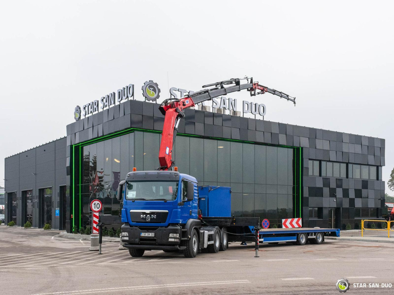 - Crane truck: picture 3 - Crane truck: picture 3