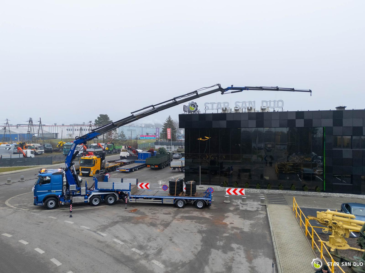 - Crane truck: picture 3 - Crane truck: picture 3