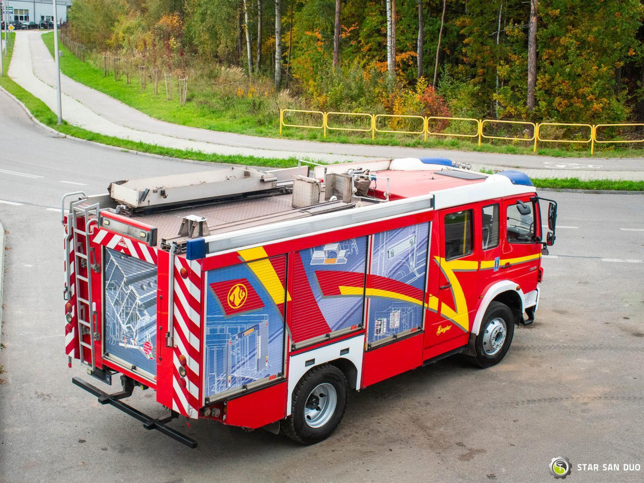 - Fire truck: picture 3 - Fire truck: picture 3
