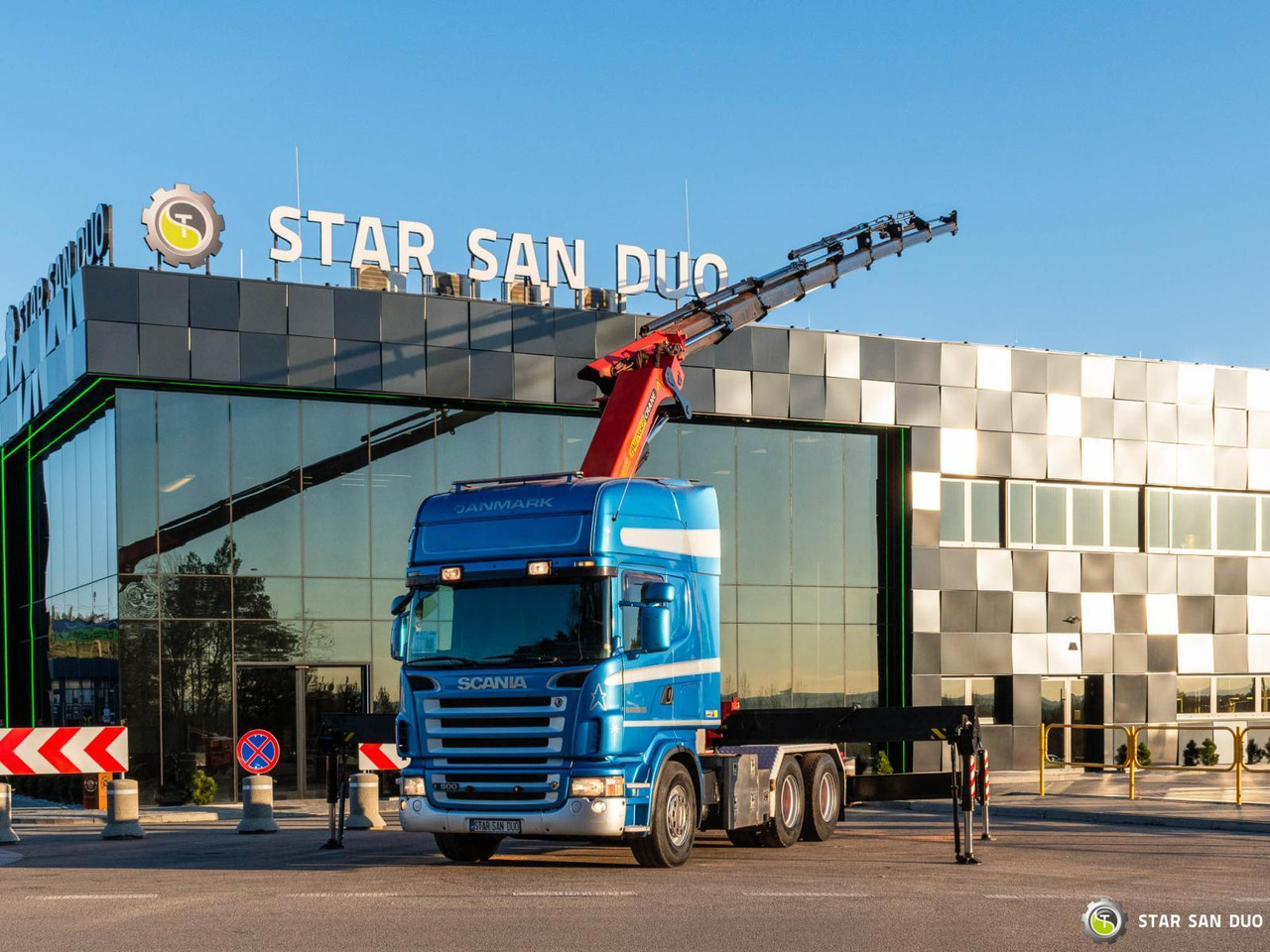 - Crane truck: picture 3 - Crane truck: picture 3