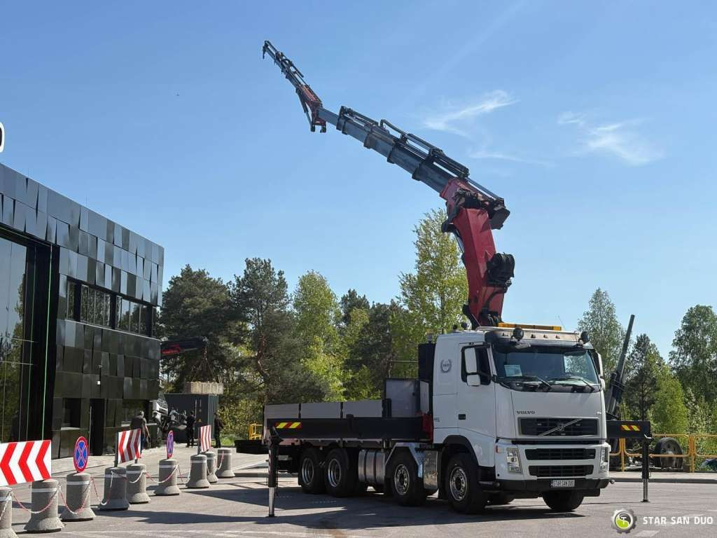 Volvo FH 520 8x4 HMF THOR K6 Fly Jib Euro 4 Winch - Crane truck: picture 2 Volvo FH 520 8x4 HMF THOR K6 Fly Jib Euro 4 Winch - Crane truck: picture 2