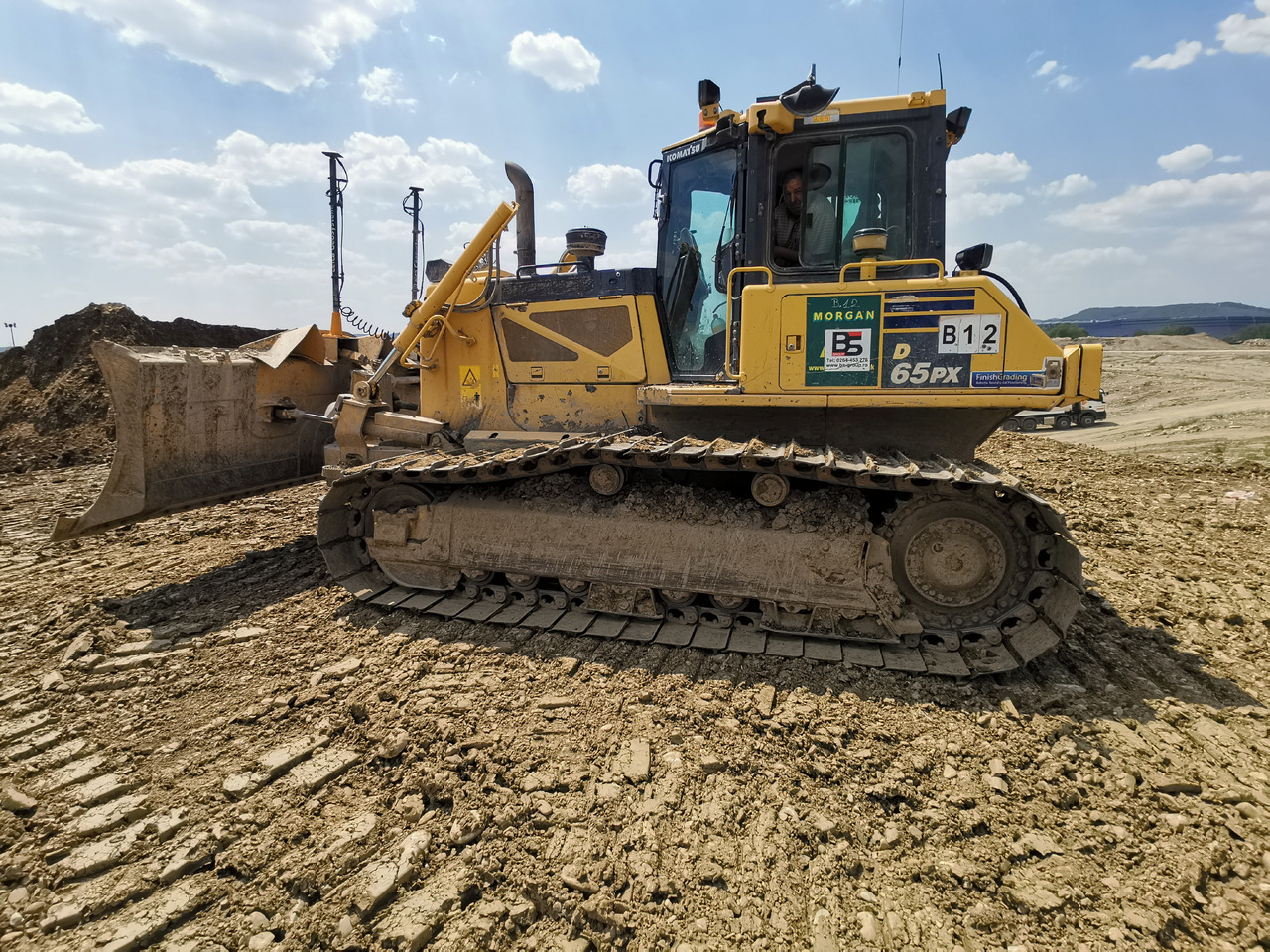 Bulldozer KOMATSU D65 PX 17: picture 7