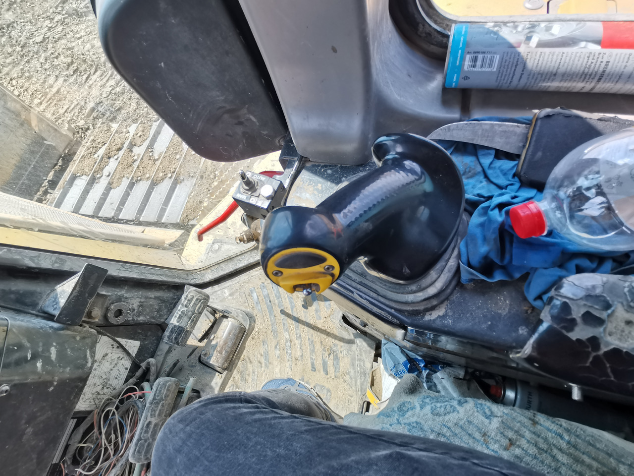 Bulldozer KOMATSU D65 PX 17: picture 11