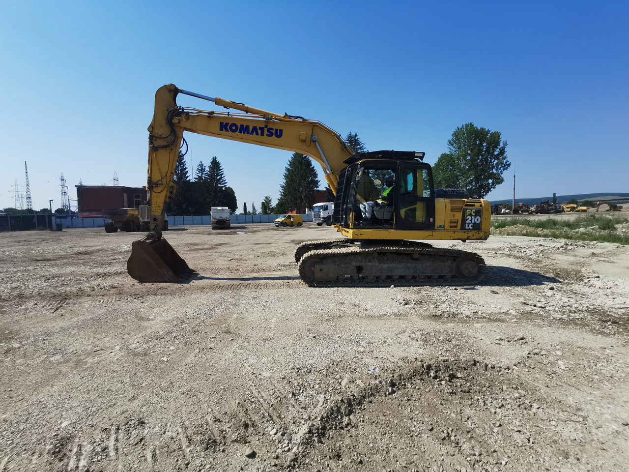 KOMATSU PC210 LC - 8 - Excavator: picture 1 KOMATSU PC210 LC - 8 - Excavator: picture 1