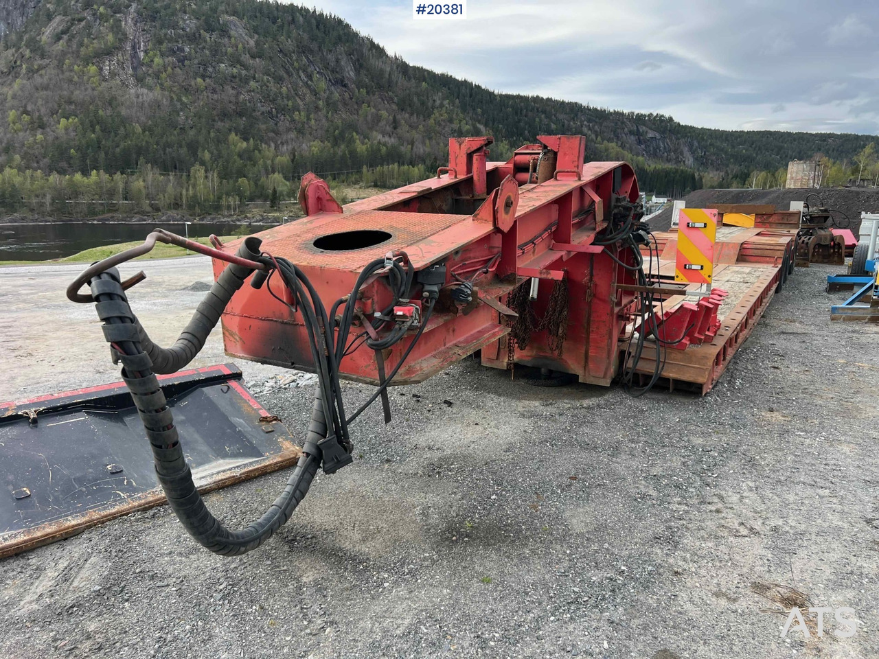 Hafo 3 axle Well trolley Rep.Object - Low loader semi-trailer: picture 5 Hafo 3 axle Well trolley Rep.Object - Low loader semi-trailer: picture 5