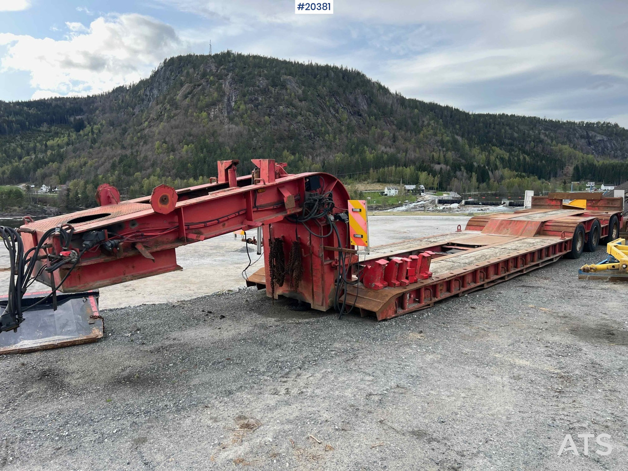 Hafo 3 axle Well trolley Rep.Object - Low loader semi-trailer: picture 2 Hafo 3 axle Well trolley Rep.Object - Low loader semi-trailer: picture 2