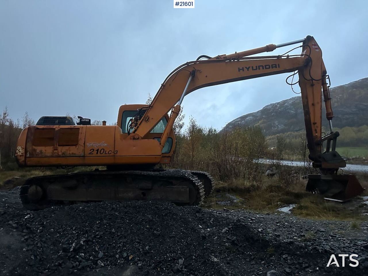 Hyundai 210LC- 3H gravemaskin m/ 5 skuffer. Byttet belter for 100 timer siden - Crawler excavator: picture 2 Hyundai 210LC- 3H gravemaskin m/ 5 skuffer. Byttet belter for 100 timer siden - Crawler excavator: picture 2