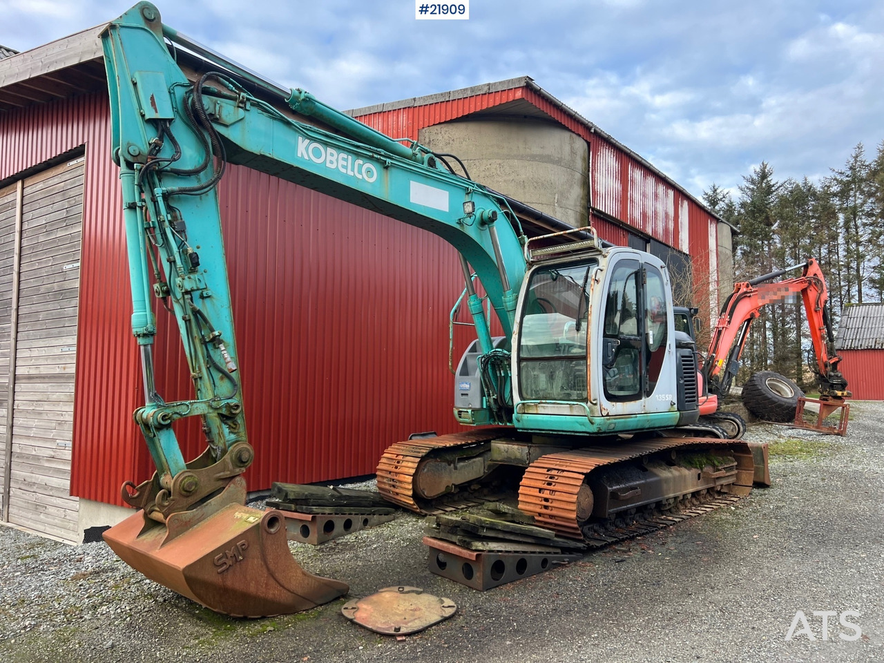 Kobelco sk135SRLC m/ pusseskuffe og graveskuffe - Crawler excavator: picture 1 Kobelco sk135SRLC m/ pusseskuffe og graveskuffe - Crawler excavator: picture 1