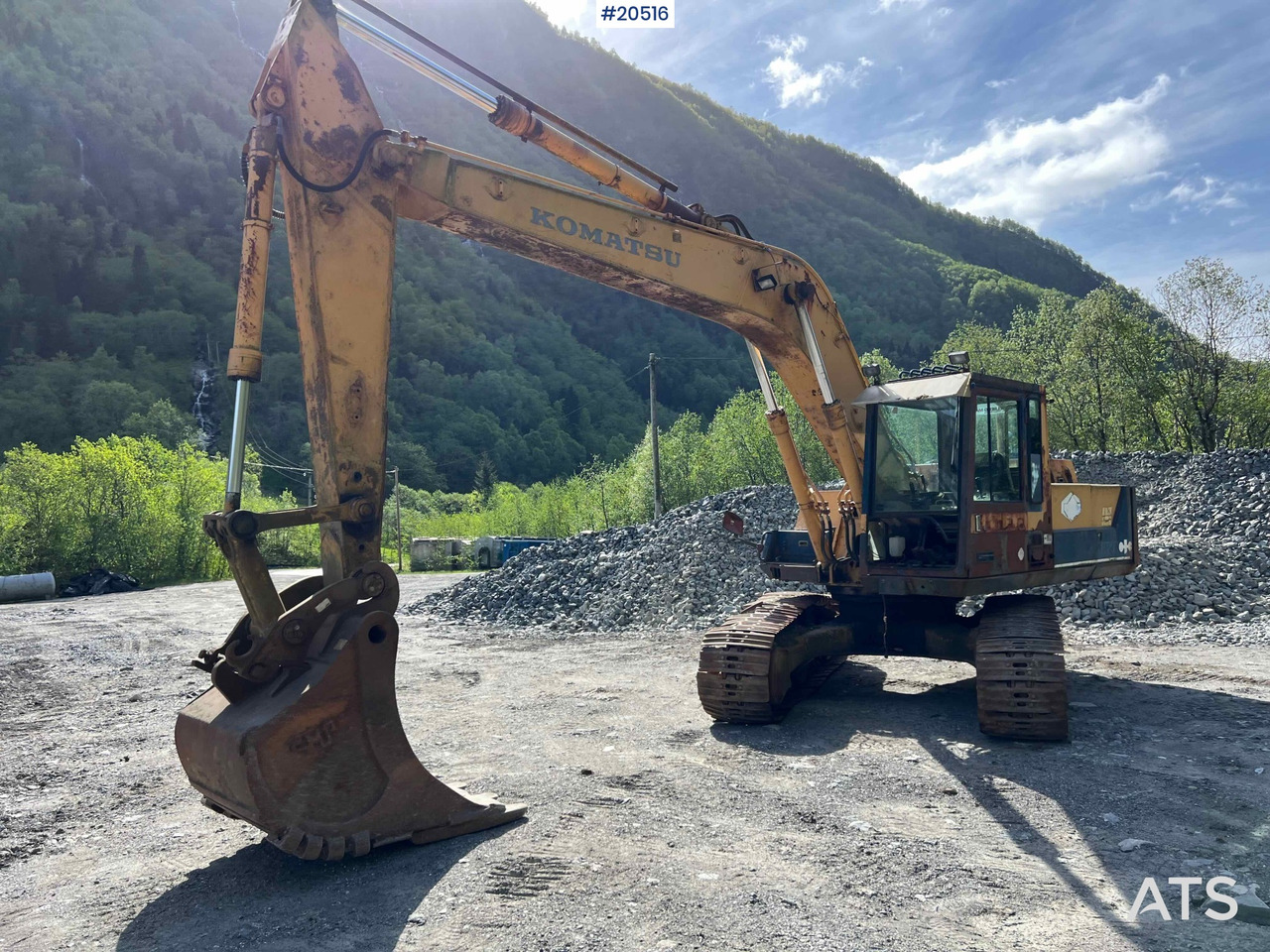 Komatsu PC200-3 - Excavator: picture 3 Komatsu PC200-3 - Excavator: picture 3