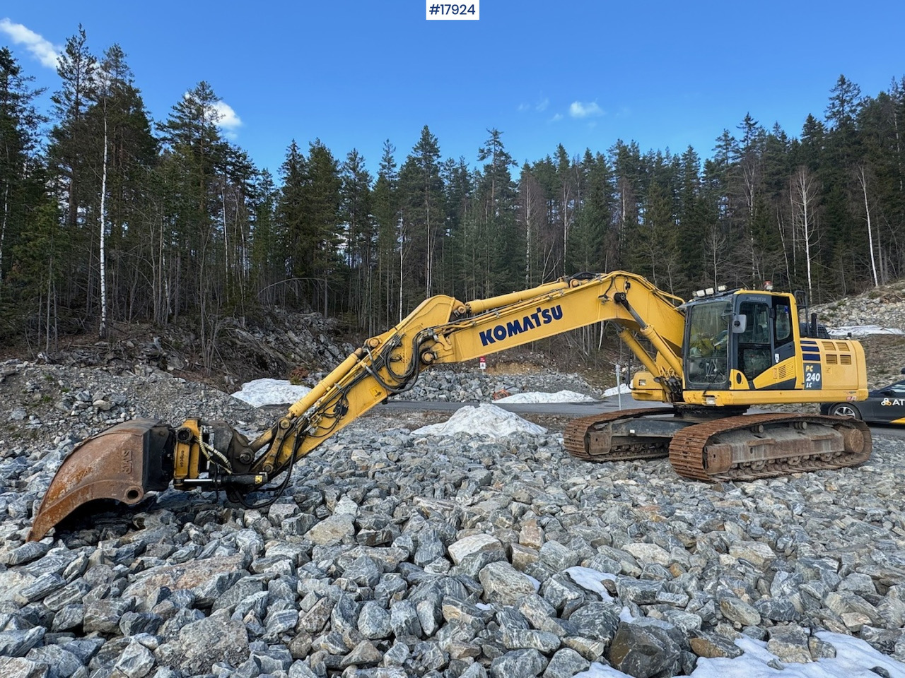 Komatsu PC240LC-10 - Excavator: picture 2 Komatsu PC240LC-10 - Excavator: picture 2