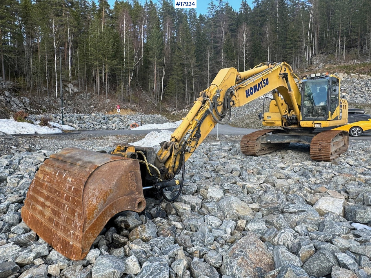 Komatsu PC240LC-10 - Excavator: picture 3 Komatsu PC240LC-10 - Excavator: picture 3