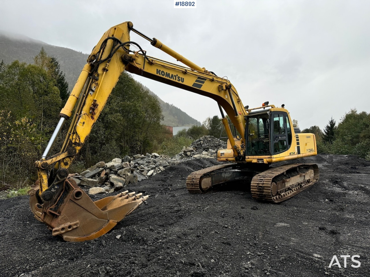 Komatsu PC240LC-6K Beltegraver m/ Graveskuffe - Excavator: picture 1 Komatsu PC240LC-6K Beltegraver m/ Graveskuffe - Excavator: picture 1