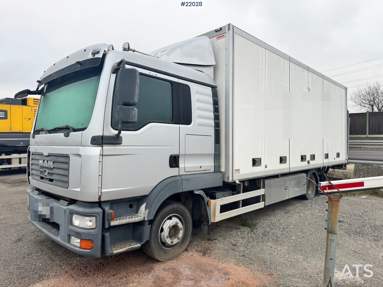 MAN 2008 MAN TGL 12.210 4x2 Skapbil m/ full sideåpning - Box truck: picture 2 MAN 2008 MAN TGL 12.210 4x2 Skapbil m/ full sideåpning - Box truck: picture 2