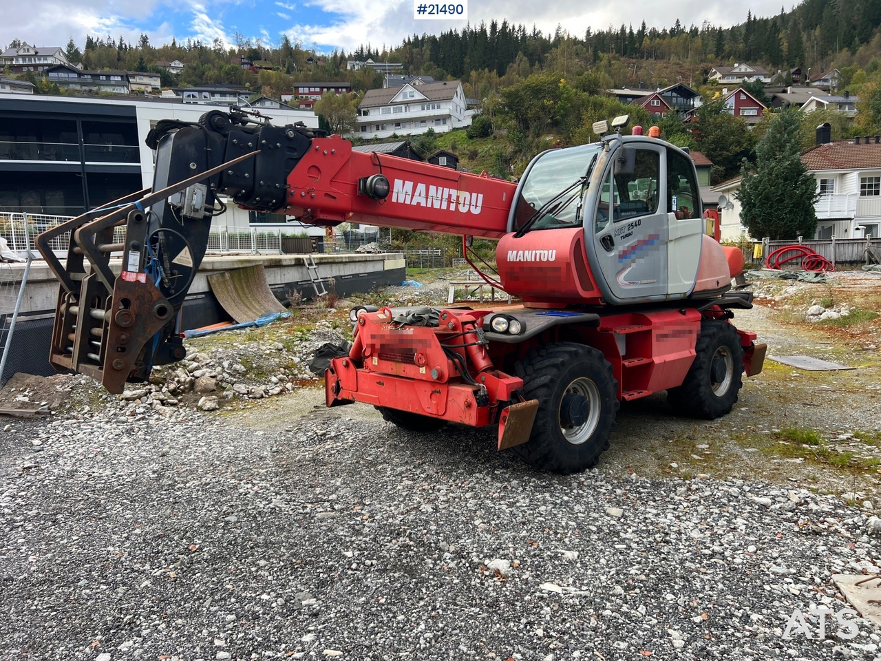 Manitou MRT2540 m/ radiostyring, mannskapskorg, 2 sett pallegafler, jibb med vinsj (1.5 tonn) - Telescopic handler: picture 1 Manitou MRT2540 m/ radiostyring, mannskapskorg, 2 sett pallegafler, jibb med vinsj (1.5 tonn) - Telescopic handler: picture 1