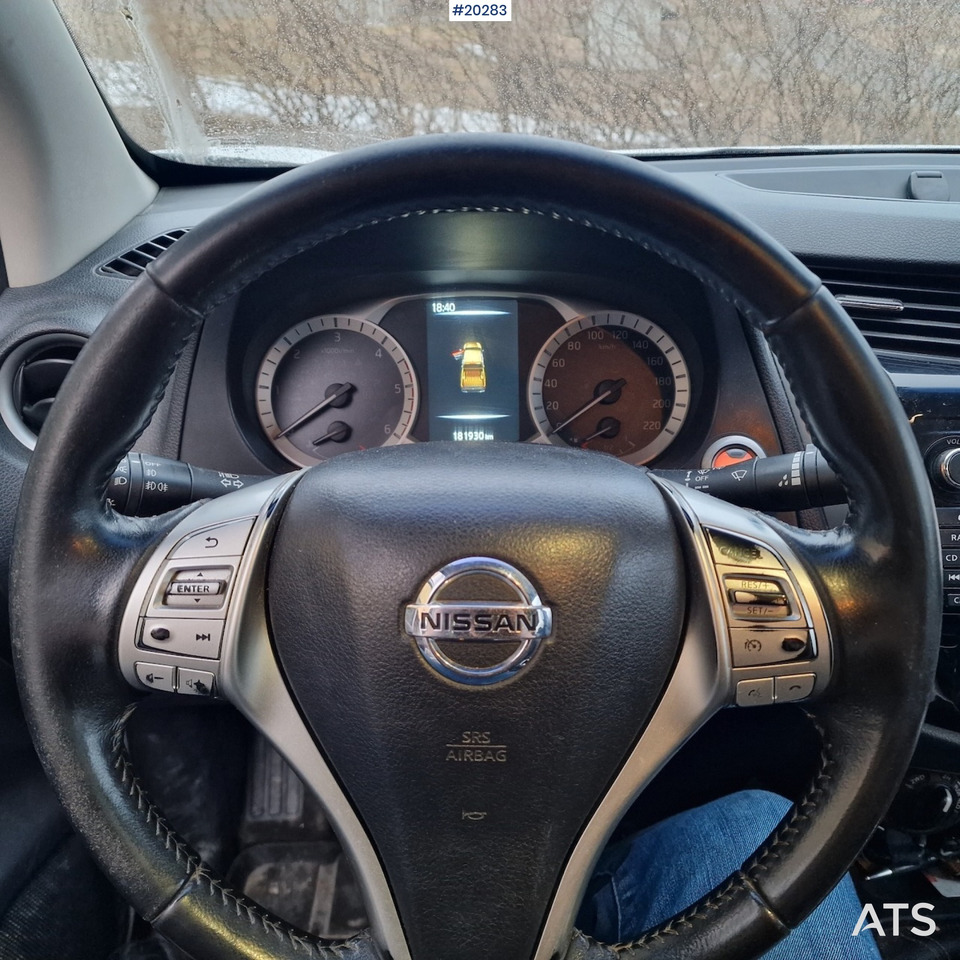 Pickup truck Nissan NP300: picture 10