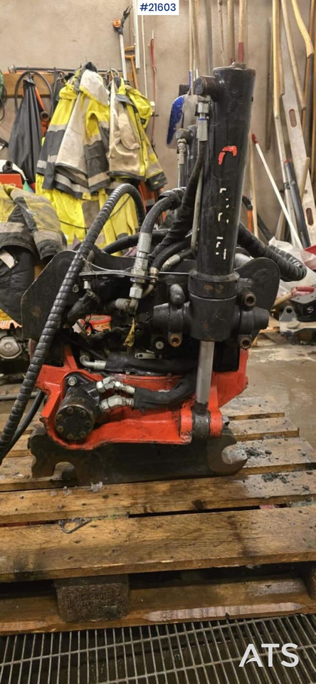 Rototilt R3 - Tiltrotator: picture 1 Rototilt R3 - Tiltrotator: picture 1