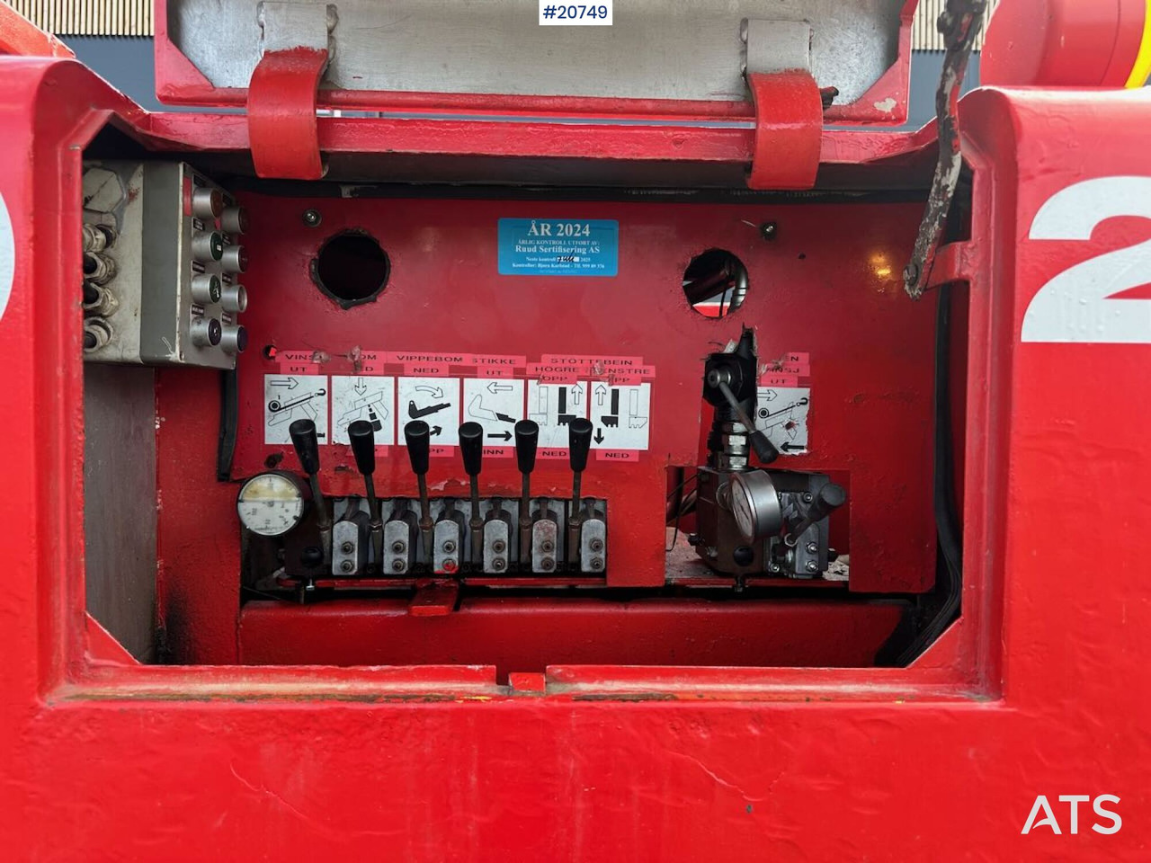 Tow truck Sisu E18M: picture 47