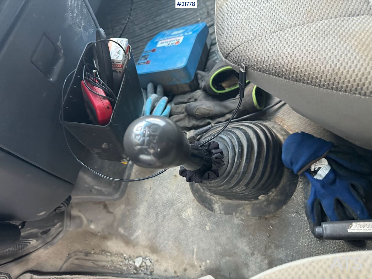 Panel van Toyota HIACE: picture 21