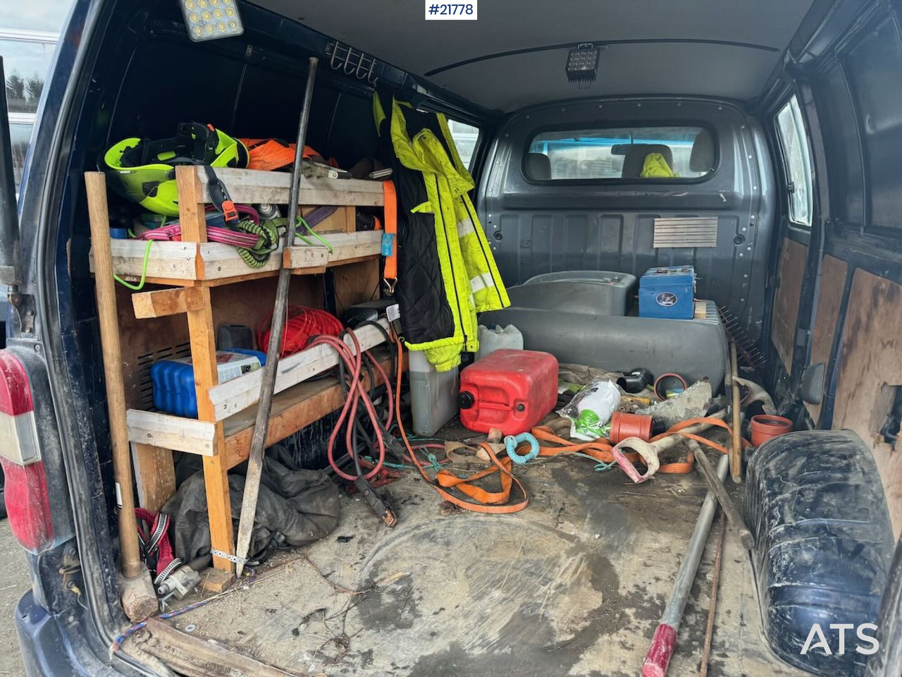 Panel van Toyota HIACE: picture 12