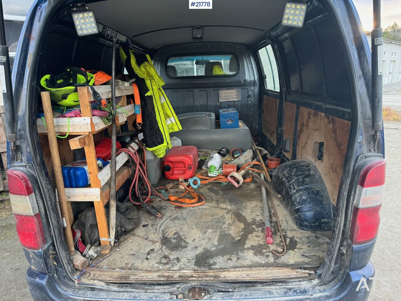 Panel van Toyota HIACE: picture 11