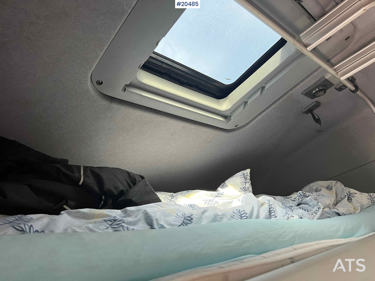 Tractor unit Scania R144: picture 41