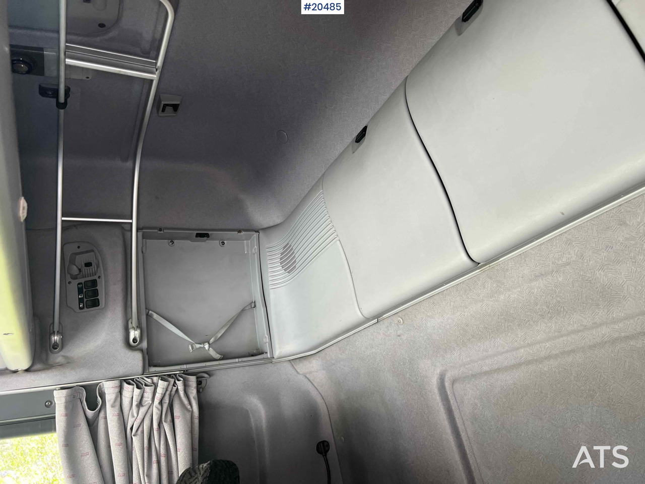 Tractor unit Scania R144: picture 40