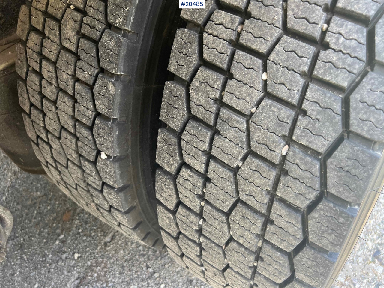 Tractor unit Scania R144: picture 24