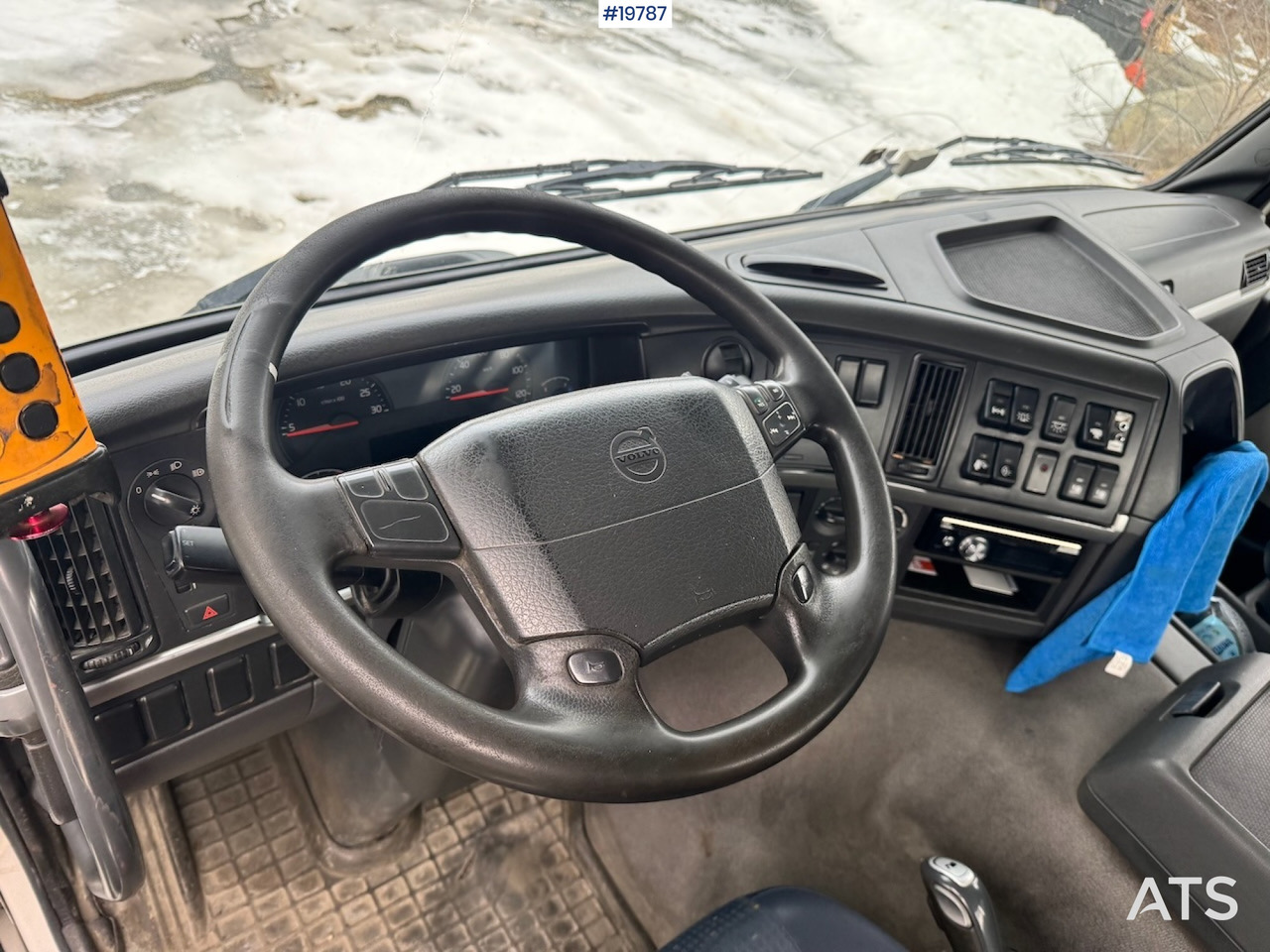 Skip loader truck Volvo FM300: picture 18