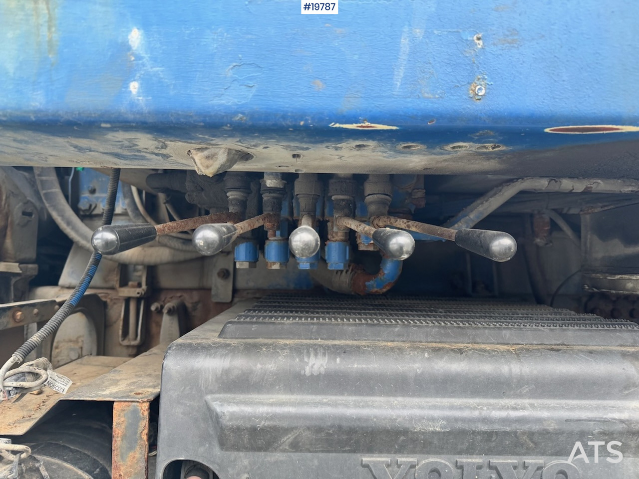 Skip loader truck Volvo FM300: picture 13