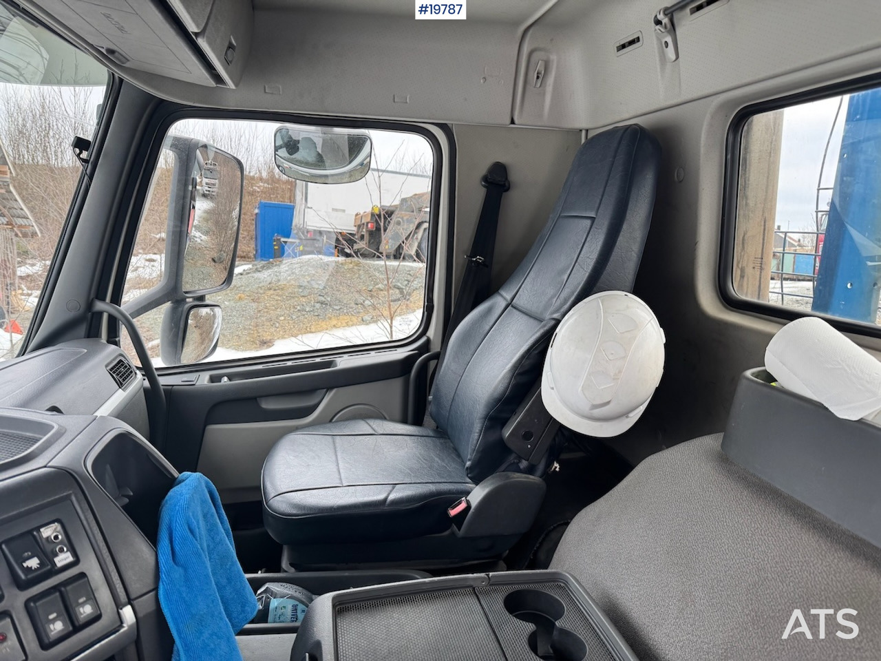 Skip loader truck Volvo FM300: picture 17