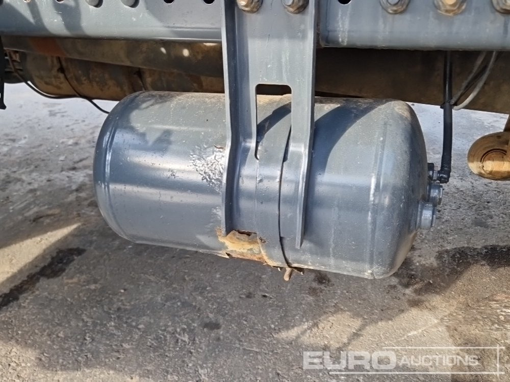 Hook lift truck 2011 Mercedes Benz AXOR 2540: picture 25