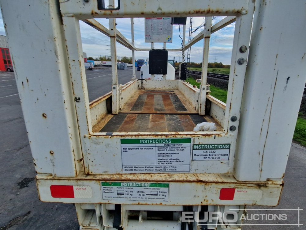 Scissor lift 2012 Genie GS-3232: picture 10