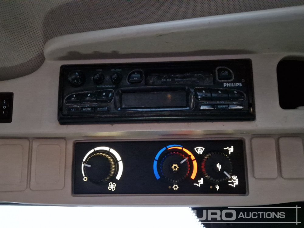 Farm tractor 2013 John Deere 6190R: picture 28