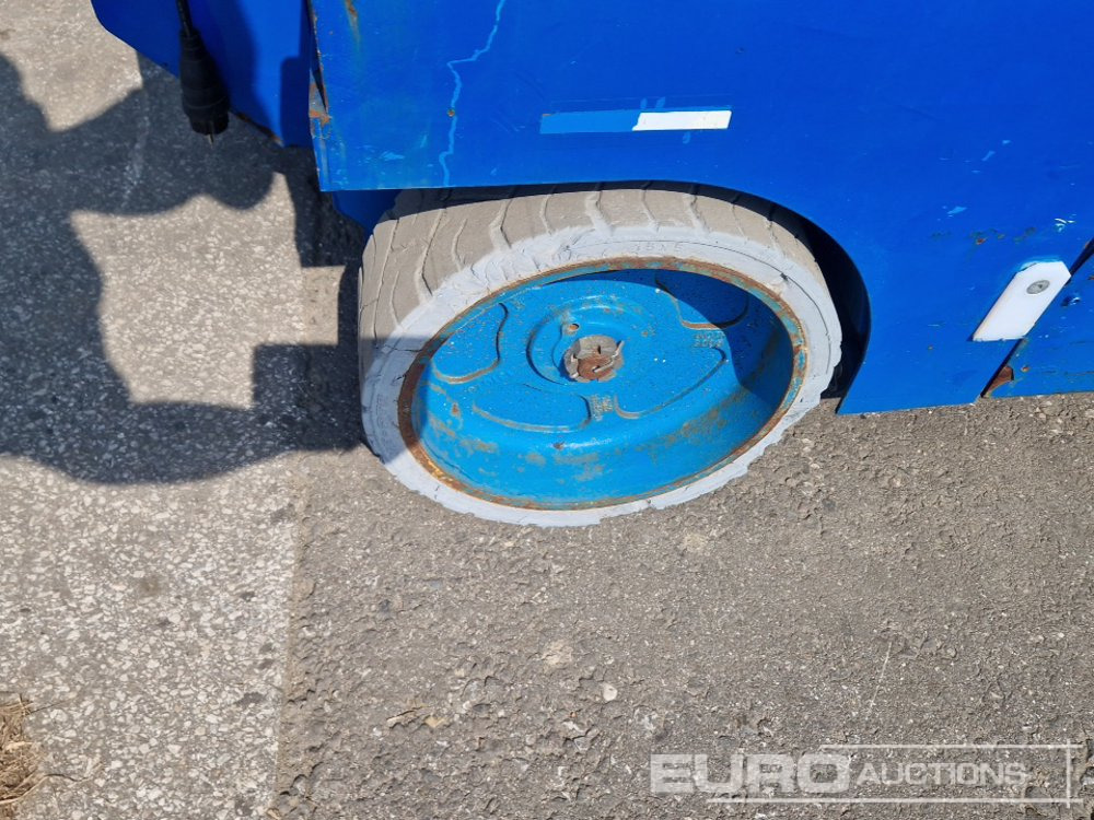 Aerial platform 2014 Genie GS-4047: picture 7