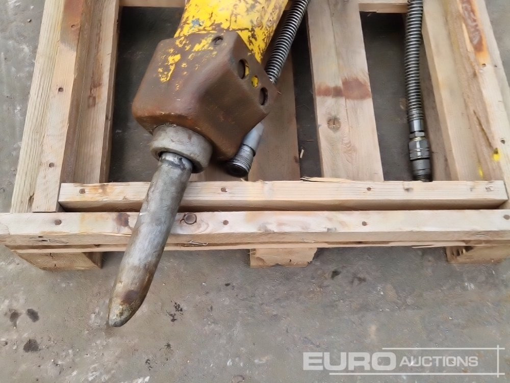 2022 Epiroc SB102 - Hydraulic hammer: picture 5 2022 Epiroc SB102 - Hydraulic hammer: picture 5