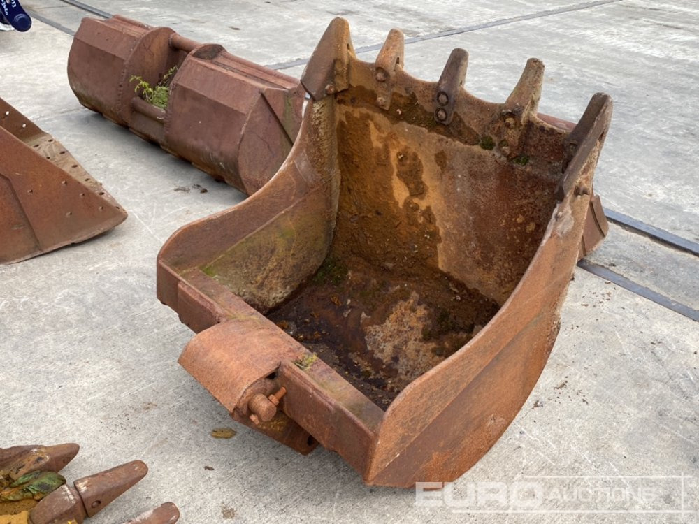 34" Digging Bucket 45mm Pin to suit 4-6 Ton Excavator - Bucket: picture 4 34" Digging Bucket 45mm Pin to suit 4-6 Ton Excavator - Bucket: picture 4