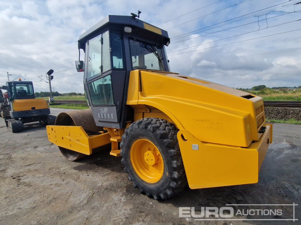 Dynapac CA152D - Roller: picture 3 Dynapac CA152D - Roller: picture 3